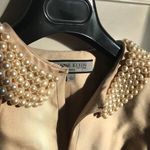 Gorgeous cropped sleeve pearl collar jacket